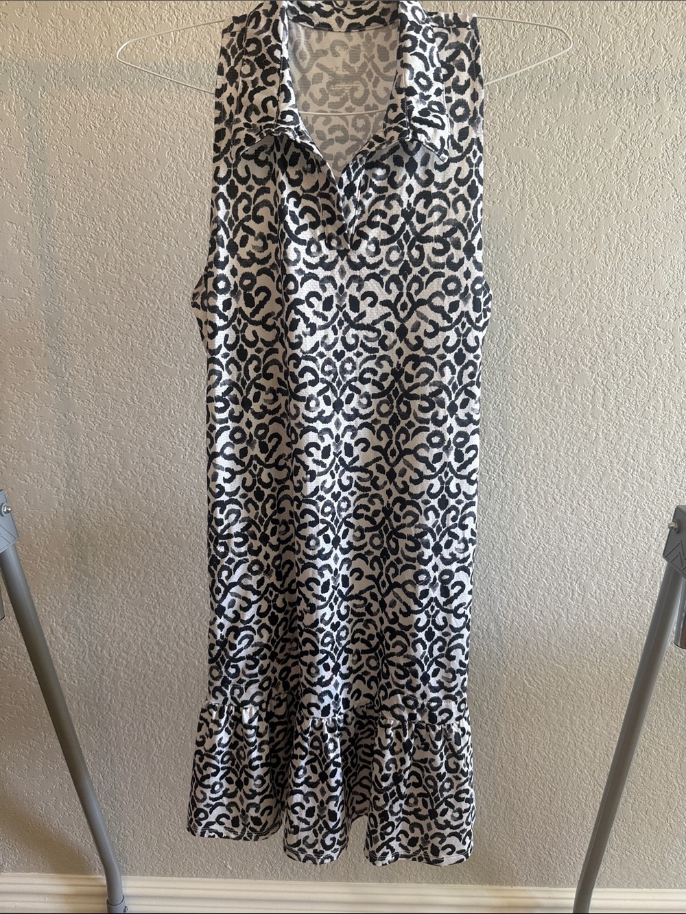 Gottex Sleeveless Black and White Patterned Collared golf dress Small